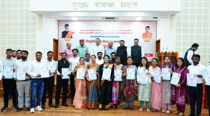 Uttarakhand:-मुख्यमंत्री पुष्कर सिंह धामी ने 63 सफाई निरीक्षकों को प्रदान किए नियुक्ति पत्र