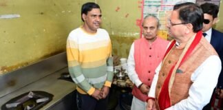 Dehradun:-मुख्यमंत्री पुष्कर सिंह धामी ने रेस्टोरेंट में पहुंच लिया गैस आपूर्ति का जायजा