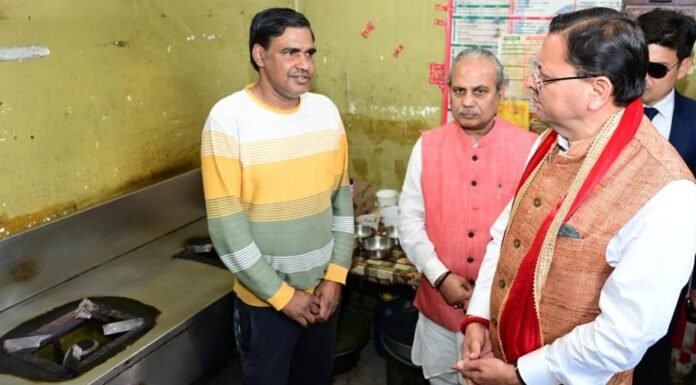 Dehradun:-मुख्यमंत्री पुष्कर सिंह धामी ने रेस्टोरेंट में पहुंच लिया गैस आपूर्ति का जायजा