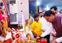 Dehradun:-मुख्यमंत्री पुष्कर धामी,अमरीक हॉल में अशोक वर्मा पूर्व अध्यक्ष राज्य पिछड़ा वर्ग आयोग द्वारा आयोजित माता की चौकी कार्यक्रम में हुए शामिल