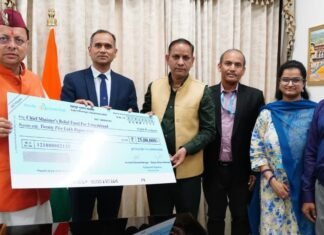 Dehradun:-केनरा बैंक ने मुख्यमंत्री राहत कोष हेतु 25 लाख रुपये का चेक किया भेंट