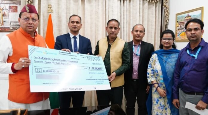 Dehradun:-केनरा बैंक ने मुख्यमंत्री राहत कोष हेतु 25 लाख रुपये का चेक किया भेंट