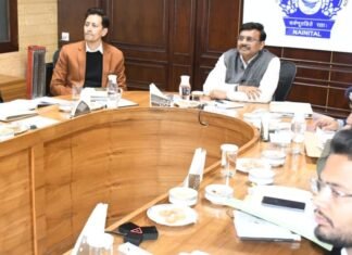 Nainital:-मुख्य सचिव आनन्द बर्द्धन ने की नैनीताल जिले में संचालित विभिन्न परियोजनाओं की समीक्षा,निर्माणाधीन परियोजनाओं को समय पर पूरा करने के अधिकारियों को दिए निर्देश