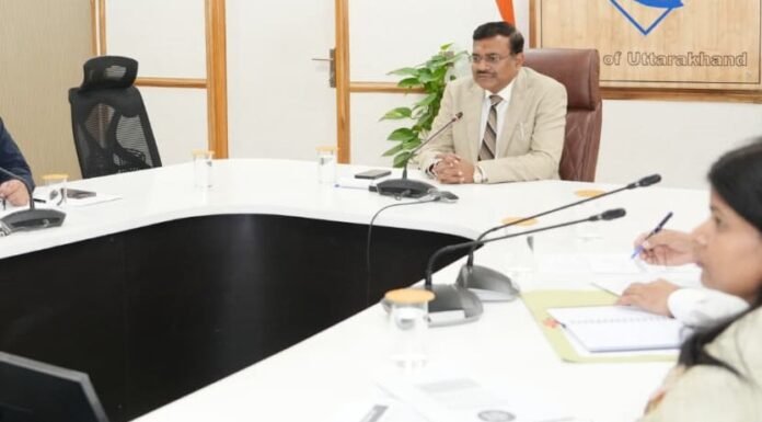 Uttarakhand:-मुख्य सचिव आनन्द बर्द्धन ने जिलाधिकारियों से वीडियो कॉन्फ्रेंसिंग के माध्यम से प्रदेश में एलपीजी गैस उपलब्धता की अद्यतन स्थिति की ली जानकारी