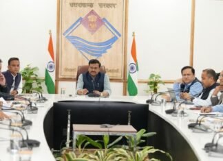Uttarakhand:-मुख्य सचिव आनंद बर्धन ने विभिन्न योजनाओं की वित्तीय प्रगति की समीक्षा,खर्च में तेजी लाने के निर्देश