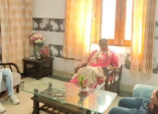 Kotdwar:-विधानसभा अध्यक्ष ऋतु खण्डूड़ी ने उपजिलाधिकारी संदीप कुमार से की मुलाकात,क्षेत्र में गैस आपूर्ति व्यवस्था को लेकर विस्तार से की चर्चा