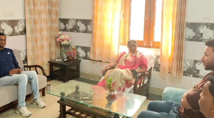 Kotdwar:-विधानसभा अध्यक्ष ऋतु खण्डूड़ी ने उपजिलाधिकारी संदीप कुमार से की मुलाकात,क्षेत्र में गैस आपूर्ति व्यवस्था को लेकर विस्तार से की चर्चा