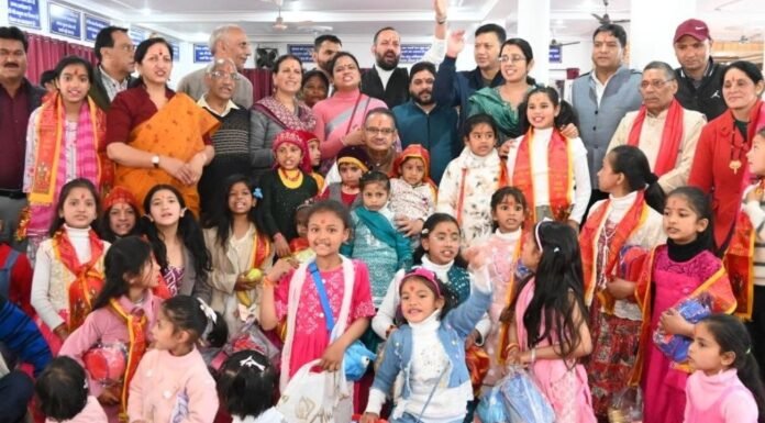 Dehradun:-महाअष्टमी के अवसर पर मसूरी में कैबिनेट मंत्री गणेश जोशी ने किया राधा कृष्ण मंदिर में 151 कन्याओं का सामूहिक पूजन