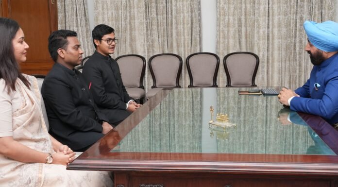 Dehradun:-राज्यपाल गुरमीत सिंह से लोक भवन में 2024 बैच के आईएएस प्रशिक्षु अधिकारियों ने की शिष्टाचार भेंट