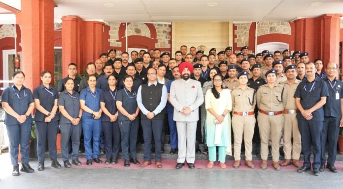 Uttarakhand:-लोक भवन में सुरक्षाकर्मियों को मिली विशिष्ट पहचान,राज्यपाल गुरमीत सिंह ने किया बैज अलंकरण