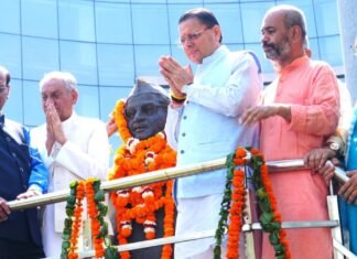 Uttarakhand:-मुख्यमंत्री पुष्कर धामी उत्तर प्रदेश के पूर्व मुख्यमंत्री स्वर्गीय हेमवती नंदन बहुगुणा की 107वीं जयंती के अवसर पर उनकी प्रतिमा पर माल्यार्पण कर दी भावपूर्ण श्रद्धांजलि