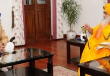 Uttarakhand:-केदारनाथ धाम के रावल श्री श्री श्री 1008 भीमाशंकर लिंग ने सीएम धामी से की शिष्टाचार भेंट,प्रदान किया आशीर्वाद