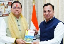 Dehradun:-संयुक्त निदेशक के एस चौहान ने सीएम धामी से की भेंट,अपनी पुस्तक पहलगाम…जब समय थम सा गया की भेंट