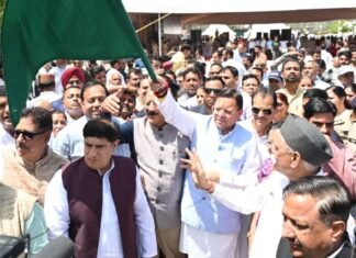 Uttarakhand:-मुख्यमंत्री पुष्कर धामी ने ऋषिकेश से चार धाम जाने वाली बसों को हरी झंडी दिखाकर किया रवाना