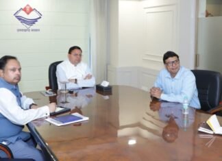 New Delhi:-सीमावर्ती क्षेत्रों में व्यापार व आधारभूत ढांचे के सुदृढ़ीकरण को लेकर लैंड पोर्ट्स अथॉरिटी ऑफ इंडिया के अध्यक्ष जयंत सिंह व अन्य वरिष्ठ अधिकारियों के साथ सीएम धामी ने की समीक्षा बैठक