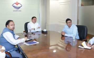 New Delhi:-सीमावर्ती क्षेत्रों में व्यापार व आधारभूत ढांचे के सुदृढ़ीकरण को लेकर लैंड पोर्ट्स अथॉरिटी ऑफ इंडिया के अध्यक्ष जयंत सिंह व अन्य वरिष्ठ अधिकारियों के साथ सीएम धामी ने की समीक्षा बैठक