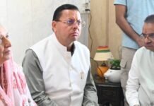 Dehradun:-सेवानिवृत्त ब्रिगेडियर मुकेश जोशी के निधन पर उनके आवास पहुंचकर सीएम धामी ने दी उन्हें श्रद्धांजलि