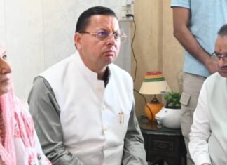 Dehradun:-सेवानिवृत्त ब्रिगेडियर मुकेश जोशी के निधन पर उनके आवास पहुंचकर सीएम धामी ने दी उन्हें श्रद्धांजलि