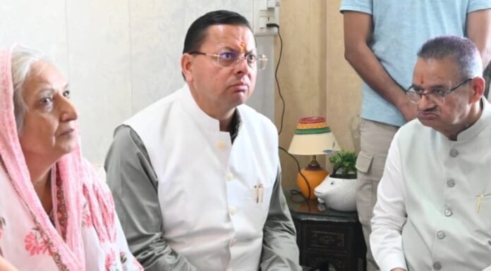 Dehradun:-सेवानिवृत्त ब्रिगेडियर मुकेश जोशी के निधन पर उनके आवास पहुंचकर सीएम धामी ने दी उन्हें श्रद्धांजलि