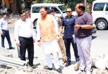 Dehradun:-मसूरी रोड स्थित शिव मंदिर के निर्माणाधीन पुल का सीएम धामी ने किया स्थलीय निरीक्षण,क्षतिग्रस्त हुए पुल की कार्य प्रगति की ली जानकारी