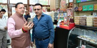 Uttarakhand:-जन शिकायत की पड़ताल करने मौके पर पहुंचे सीएम धामी,वीडियो कॉल के जरिए अधिकारियों को दिखाई स्थिति