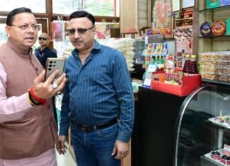 Uttarakhand:-जन शिकायत की पड़ताल करने मौके पर पहुंचे सीएम धामी,वीडियो कॉल के जरिए अधिकारियों को दिखाई स्थिति