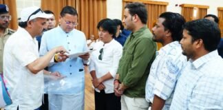 Uttarakhand:-मुख्यमंत्री पुष्कर धामी ने प्रदेशभर से आए नागरिकों की सुनीं समस्याएं सुनीं,कई प्रकरणों का मौके पर ही किया समाधान