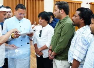 Uttarakhand:-मुख्यमंत्री पुष्कर धामी ने प्रदेशभर से आए नागरिकों की सुनीं समस्याएं सुनीं,कई प्रकरणों का मौके पर ही किया समाधान