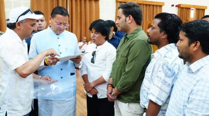 Uttarakhand:-मुख्यमंत्री पुष्कर धामी ने प्रदेशभर से आए नागरिकों की सुनीं समस्याएं सुनीं,कई प्रकरणों का मौके पर ही किया समाधान