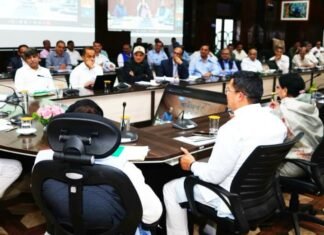 Uttarakhand:-सीएम धामी का अधिकारियों को निर्देश,प्रधानमंत्री ग्राम सड़क योजना के अंतर्गत निर्मित सड़कों के रख-रखाव के लिए संबंधित विभागों की एक समन्वय समिति गठित की जाए