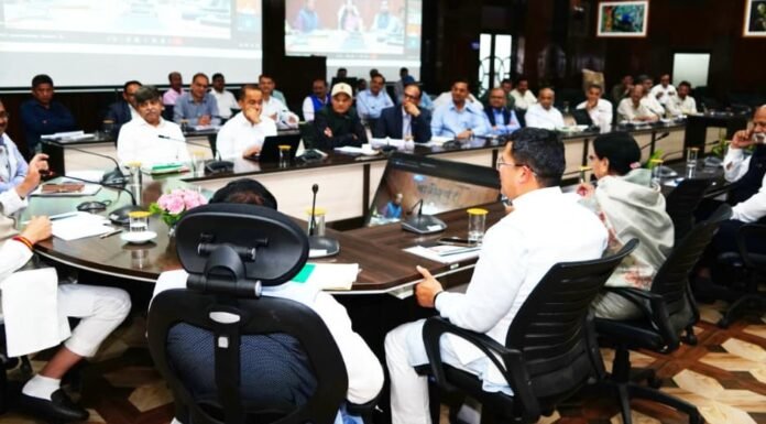 Uttarakhand:-सीएम धामी का अधिकारियों को निर्देश,प्रधानमंत्री ग्राम सड़क योजना के अंतर्गत निर्मित सड़कों के रख-रखाव के लिए संबंधित विभागों की एक समन्वय समिति गठित की जाए