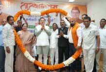 Dehradun:-उत्तराखंड निकाय कर्मचारी संयुक्त मोर्चा ने किया सीएम धामी का सम्मान,मुख्यमंत्री ने सम्मान के प्रति व्यक्त किया आभार