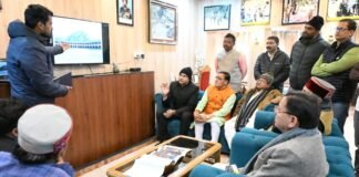 Chamoli:-मुख्यमंत्री पुष्कर धामी ने बीआरओ गेस्ट हाउस में की बद्रीनाथ धाम मास्टर प्लान की समीक्षा
