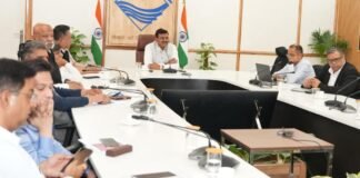 Uttarakhand:-मुख्य सचिव आनंद बर्द्धन ने की जिलाधिकारियों के साथ बैठक,विभिन्न मुद्दों पर चर्चा की एवं अद्यतन स्थिति की ली जानकारी