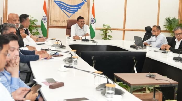 Uttarakhand:-मुख्य सचिव आनंद बर्द्धन ने की जिलाधिकारियों के साथ बैठक,विभिन्न मुद्दों पर चर्चा की एवं अद्यतन स्थिति की ली जानकारी