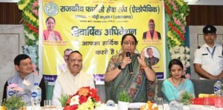 Kotdwar:-विधानसभा अध्यक्ष ऋतु खण्डूडी ने देवी रोड स्थित स्क्वायर में आयोजित उत्तराखंड फार्मेसी सेवा संघ पौड़ी गढ़वाल के द्वितीय अधिवेशन में किया प्रतिभाग