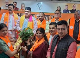 Uttarakhand:-ब्लॉक प्रमुख,सभासद और पूर्व चेयरमैन सहित सैकड़ो समर्थक हुए भाजपा में शामिल