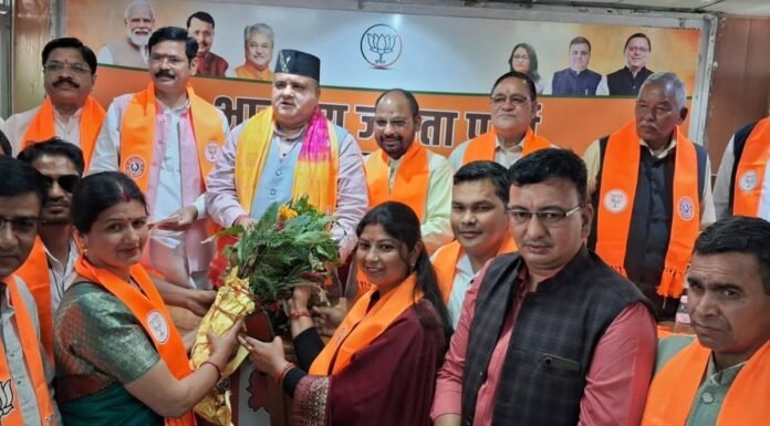 Uttarakhand:-ब्लॉक प्रमुख,सभासद और पूर्व चेयरमैन सहित सैकड़ो समर्थक हुए भाजपा में शामिल