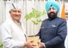 Uttarakhand:-राज्यपाल गुरमीत सिंह से लोक भवन में पद्मश्री प्रेमचंद शर्मा ने की शिष्टाचार भेंट