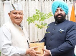 Uttarakhand:-राज्यपाल गुरमीत सिंह से लोक भवन में पद्मश्री प्रेमचंद शर्मा ने की शिष्टाचार भेंट