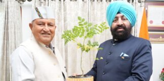 Uttarakhand:-राज्यपाल गुरमीत सिंह से लोक भवन में पद्मश्री प्रेमचंद शर्मा ने की शिष्टाचार भेंट