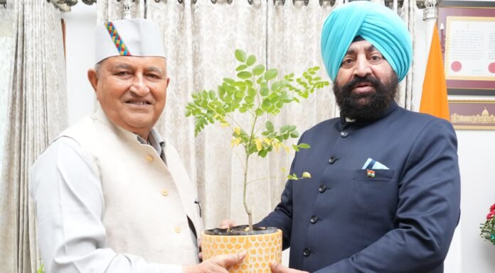 Uttarakhand:-राज्यपाल गुरमीत सिंह से लोक भवन में पद्मश्री प्रेमचंद शर्मा ने की शिष्टाचार भेंट