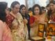Dehradun:-प्रथम महिला गुरमीत कौर ने हर्षल फाउंडेशन द्वारा आयोजित “दूनहस्तशिल्पबाजार-2026” कार्यक्रम का दीप प्रज्वलित कर किया शुभारंभ