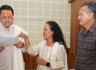 Uttarakhand:-मुख्यमंत्री पुष्कर धामी ने सुनी प्रदेश के विभिन्न जनपदों से आए लोगों की समस्याएं,अधिकारियों को दिए तुरंत निर्वाण के आदेश