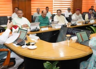 Uttarakhand:-धामी कैबिनेट का बड़ा फैसला,राज्य में ऊर्जा और ईंधन बचत के लिए महत्वपूर्ण निर्णय,मंत्रियों के काफिले में आधे होंगे वाहन,उत्तराखंड में लागू होगा वर्क फ्रॉम होम