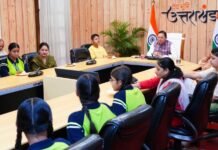 Uttarakhand:-मुख्यमंत्री पुष्कर धामी ने बालिकाओं के साथ प्रधानमंत्री के मन की बात के 134 वें संस्करण को सुना