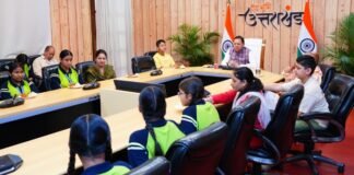 Uttarakhand:-मुख्यमंत्री पुष्कर धामी ने बालिकाओं के साथ प्रधानमंत्री के मन की बात के 134 वें संस्करण को सुना