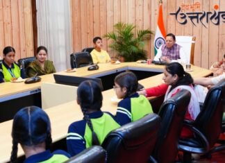 Uttarakhand:-मुख्यमंत्री पुष्कर धामी ने बालिकाओं के साथ प्रधानमंत्री के मन की बात के 134 वें संस्करण को सुना