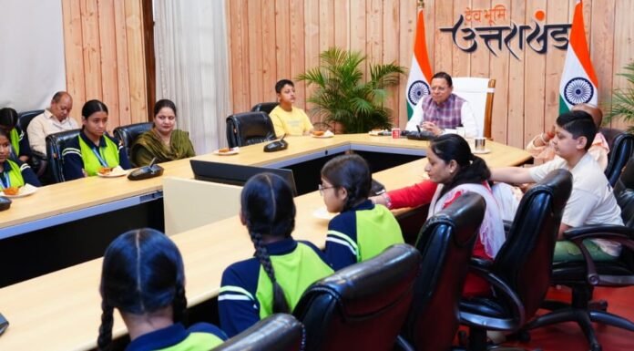 Uttarakhand:-मुख्यमंत्री पुष्कर धामी ने बालिकाओं के साथ प्रधानमंत्री के मन की बात के 134 वें संस्करण को सुना