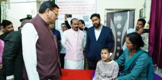 Pithoragarh:-मुख्यमंत्री पुष्कर धामी ने जिला अस्पताल पहुंच जाना मरीजों का हालचाल,बेहतर स्वास्थ्य सुविधाओं का दिया भरोसा